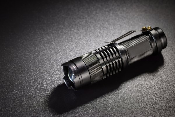 Pourquoi choisir une lampe torche dynamo puissante pour vos urgences ?